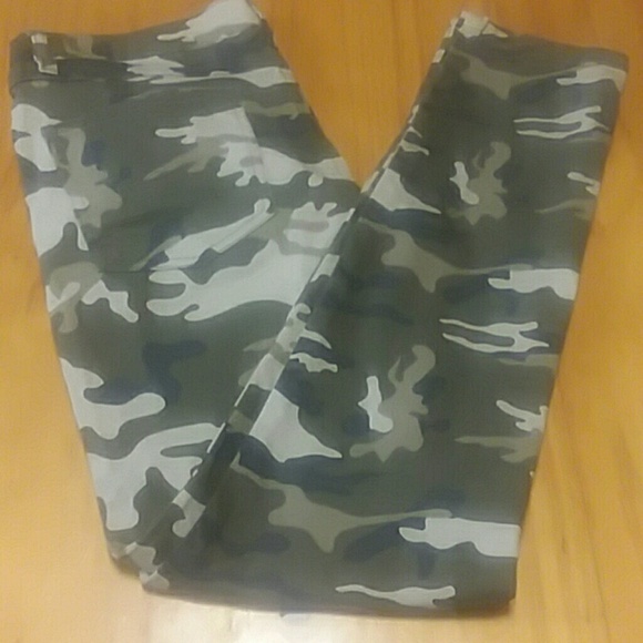 Hybrid & Company Camo Pants Stretchy 5 Pocket Size 11 - Picture 4 of 5